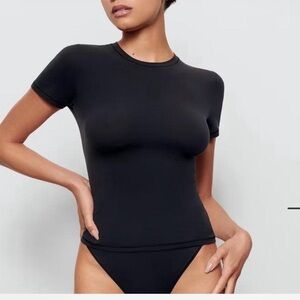 SKIMS FITS EVERYBODY T-SHIRT